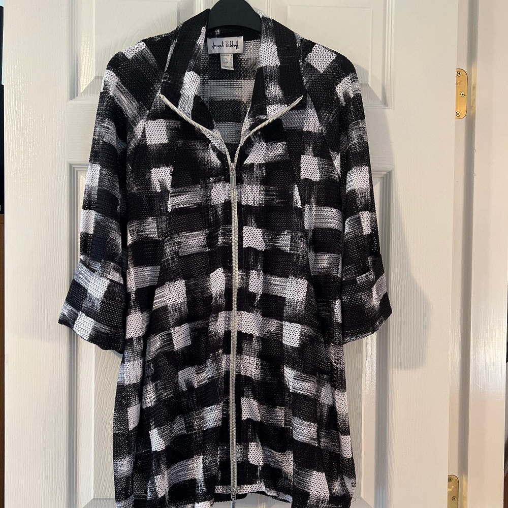 Joseph Ribkoff,  Black/White Jacket/Tunic, pockets, Size 2
